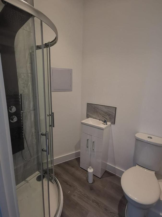 Marine Villa Hotel & Suites - Close To Beach, Train Station & Southend Airport מראה חיצוני תמונה