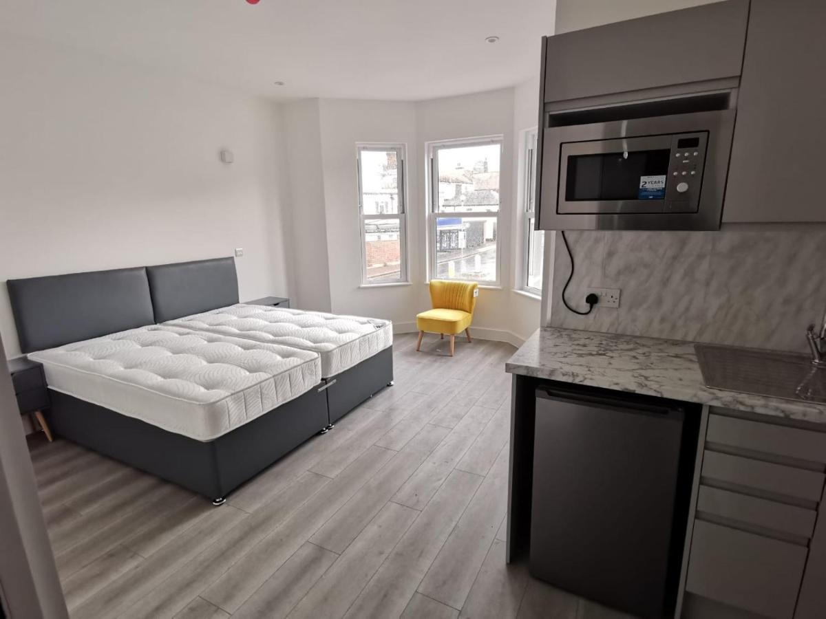 Marine Villa Hotel & Suites - Close To Beach, Train Station & Southend Airport מראה חיצוני תמונה