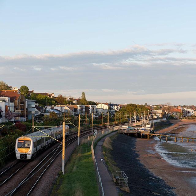 Marine Villa Hotel & Suites - Close To Beach, Train Station & Southend Airport מראה חיצוני תמונה