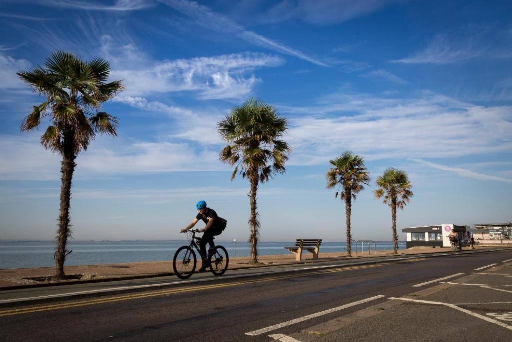Marine Villa Hotel & Suites - Close To Beach, Train Station & Southend Airport מראה חיצוני תמונה