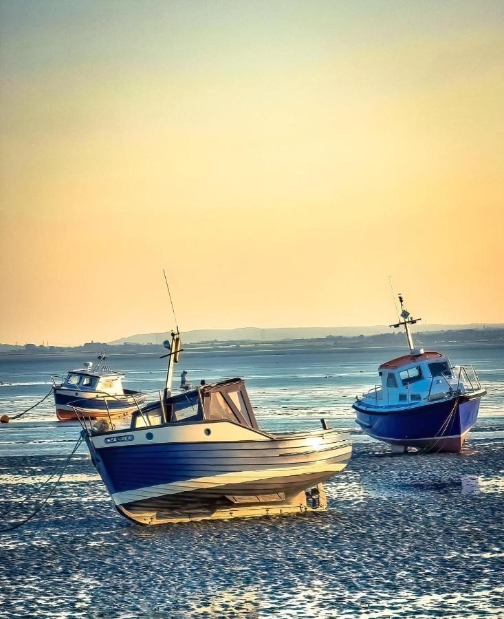 Marine Villa Hotel & Suites - Close To Beach, Train Station & Southend Airport מראה חיצוני תמונה